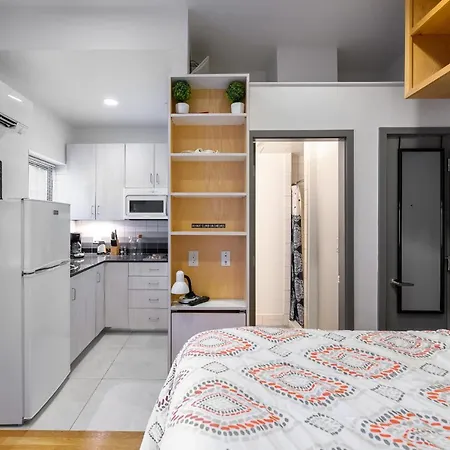Small Fully Equipped Contemporary Studio Near Mgh